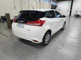 TOYOTA - YARIS - 2023/2023 - Branca - R$ 89.900,00