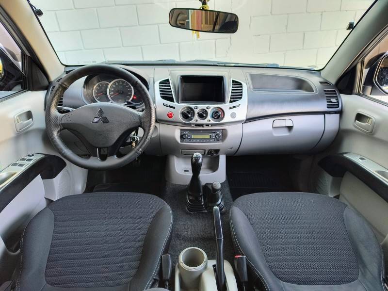 MITSUBISHI - L200 TRITON - 2012/2013 - Prata - R$ 95.900,00
