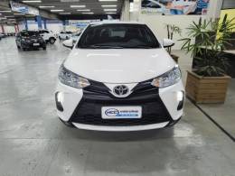 TOYOTA - YARIS - 2023/2023 - Branca - R$ 89.900,00