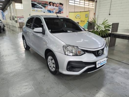 TOYOTA - ETIOS - 2017/2018 - Prata - R$ 57.900,00