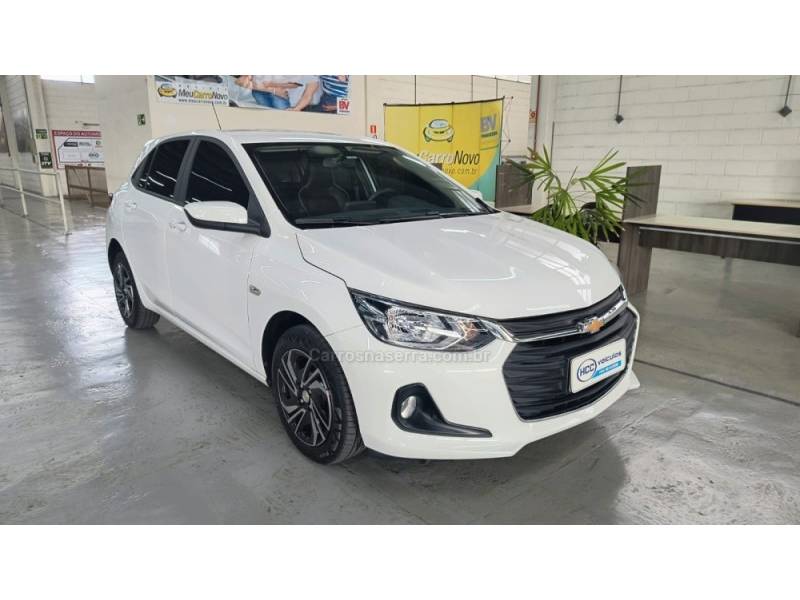 CHEVROLET - ONIX - 2024/2024 - Branca - R$ 78.900,00