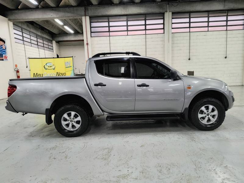 MITSUBISHI - L200 TRITON - 2012/2013 - Prata - R$ 95.900,00