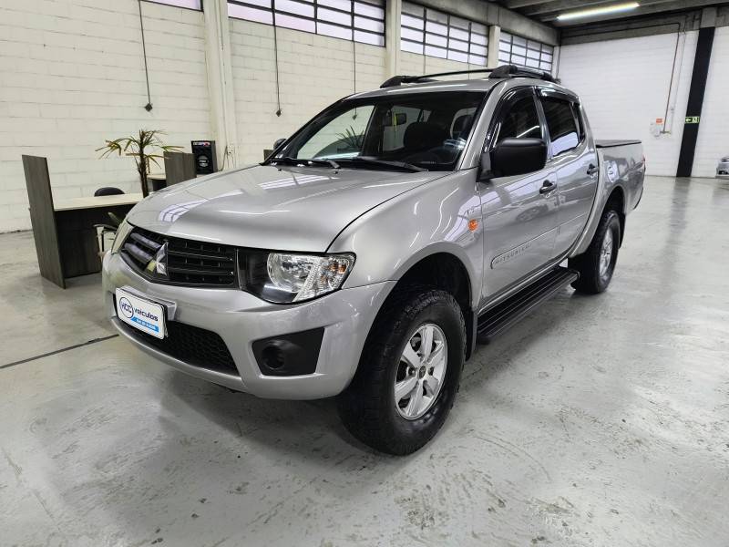 MITSUBISHI - L200 TRITON - 2012/2013 - Prata - R$ 95.900,00