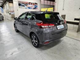 TOYOTA - YARIS - 2021/2022 - Cinza - R$ 97.900,00