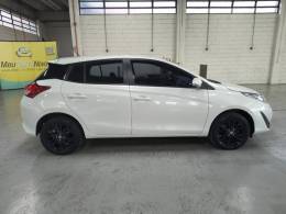 TOYOTA - YARIS - 2019/2020 - Branca - R$ 82.900,00