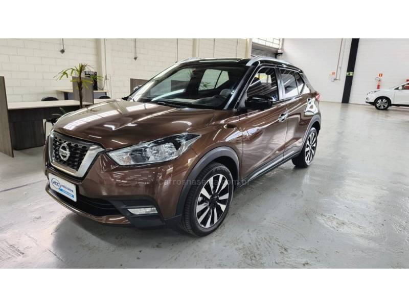 NISSAN - KICKS - 2017/2018 - Marrom - R$ 86.900,00