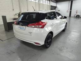 TOYOTA - YARIS - 2019/2020 - Branca - R$ 82.900,00