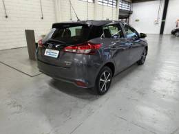 TOYOTA - YARIS - 2021/2022 - Cinza - R$ 97.900,00