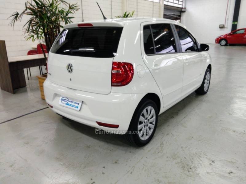 VOLKSWAGEN - FOX - 2012/2013 - Branca - R$ 36.900,00