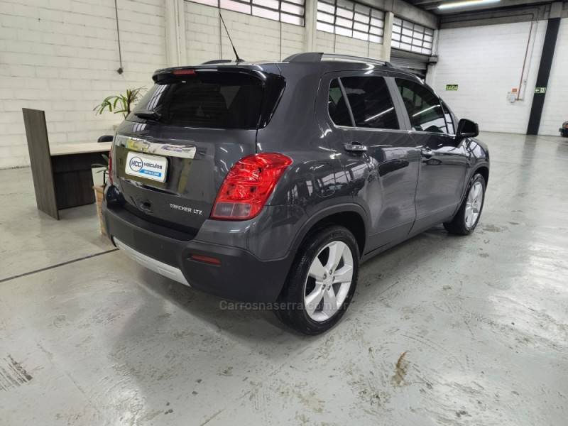 CHEVROLET - TRACKER - 2014/2014 - Cinza - R$ 68.900,00