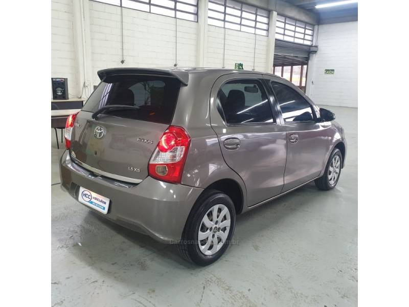 TOYOTA - ETIOS - 2017/2018 - Cinza - R$ 57.900,00