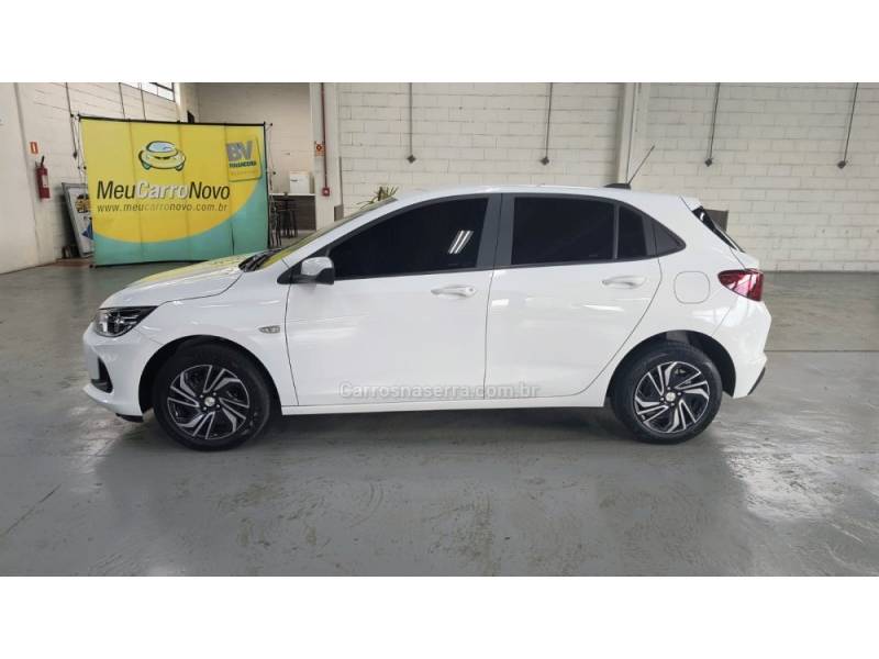 CHEVROLET - ONIX - 2024/2024 - Branca - R$ 78.900,00