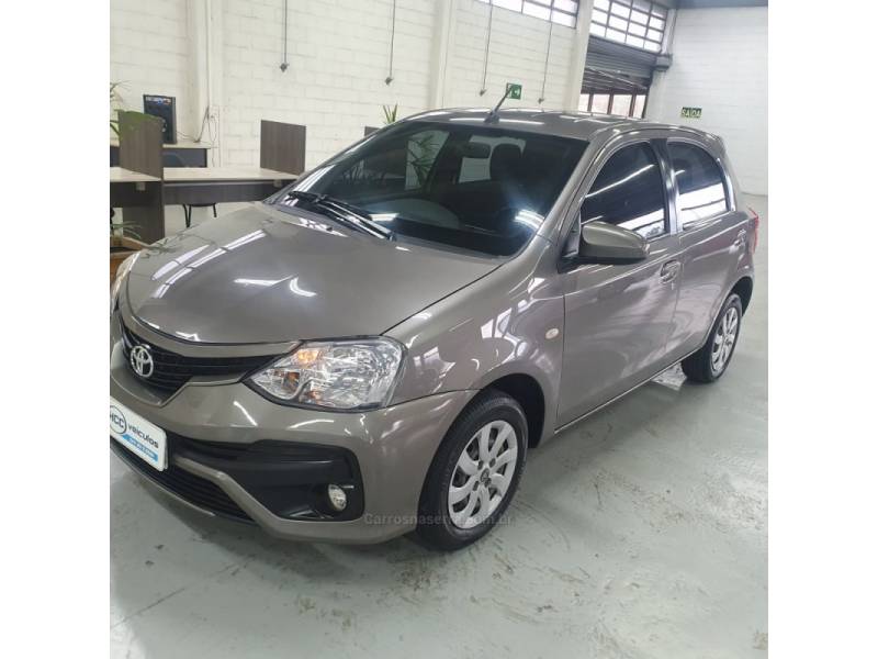 TOYOTA - ETIOS - 2017/2018 - Cinza - R$ 57.900,00