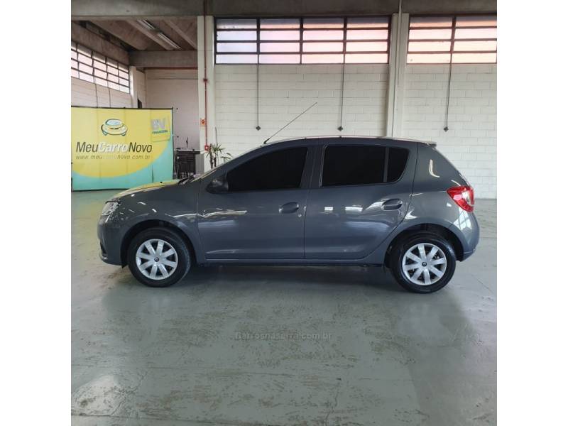 RENAULT - SANDERO - 2017/2018 - Cinza - R$ 49.900,00