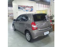 TOYOTA - ETIOS - 2017/2018 - Cinza - R$ 57.900,00