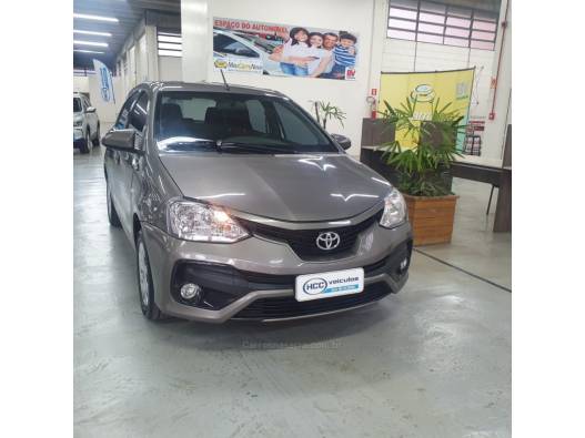 TOYOTA - ETIOS - 2017/2018 - Cinza - R$ 57.900,00