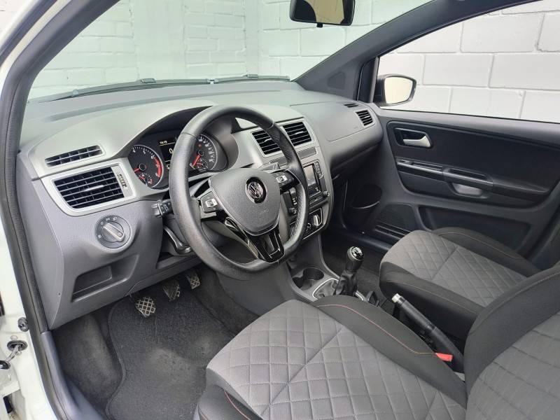VOLKSWAGEN - FOX - 2018/2018 - Branca - R$ 61.900,00