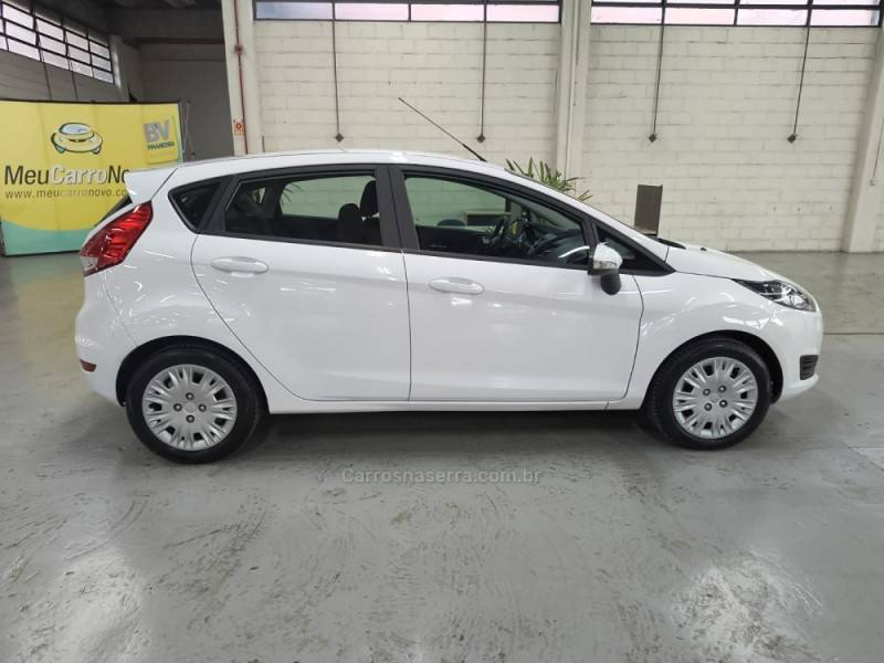 FORD - FIESTA - 2017/2017 - Branca - R$ 52.900,00