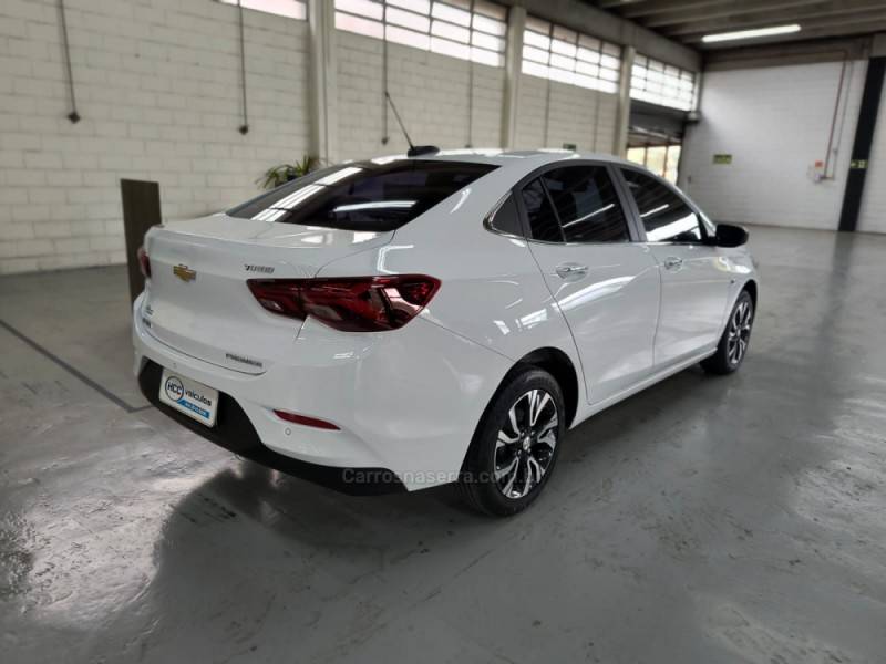 CHEVROLET - ONIX - 2022/2023 - Branca - R$ 99.900,00